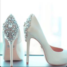 Luxury Looking Rhinestone Shoes Badgley Mischka Shoes, Rhinestone Shoes, Shoes Luxury, Shoes Color, Badgley Mischka, Luxury Shoes, Wedding Shoes, Shoes Women Heels, Wedding Shoe