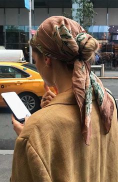 Sukienki Maksi, Hair Scarf Styles, Head Scarf Styles, Bandana Hairstyles, Mode Inspo, 가을 패션, Looks Style, Scarf Hairstyles, Trendy Hairstyles