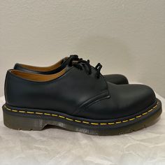 Dr. Martens Smooth Leather Oxford Shoes. Unisex Size 8m/9l. Like New Condition. Black Flat Heel Dress Shoes With Leather Footbed, Black Low-top Leather Work Shoes, Black Low-top Leather Shoes For Work, Classic Black Oxfords With Flat Heel, Classic Black Flat Heel Oxfords, Classic Black Dress Shoes With Flat Heel, Black Lace-up Dress Shoes With Lug Sole, Black Low-top Oxfords With Leather Footbed, Classic Black Leather Shoes With Flat Heel