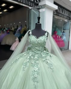 Mint Green Gown For Debut, Chambelanes Outfits Quinceanera Light Green, Quinceanera Dresses Mint Green, Light Green Quinceanera Dresses With Flowers, Baile Sorpresa Outfits Quinceanera, Mint Green Quinceanera, Mint Green Quinceanera Dresses, Quinceanera Dresses With Cape