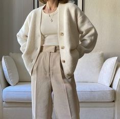 Cardigan With Trousers, Trousers And Cardigan Outfit, Winter Cardigan Outfits, Cardigan And Trousers Outfit, Outfits With Trousers, Cardigan Over Dress, Cardigans Outfit, Outfits With Cardigans, Womens Clothing Styles