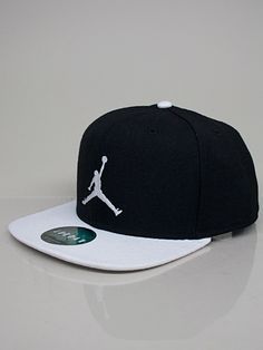 Air Jordan Snapback Jordan Cap, Bandana Blanket, Jordan 13 Black, Trendy Shoes Sneakers, Burberry Outfit