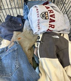 Lots Of Clothes Aesthetic, Thrift Finds Aesthetic, Hobo Clothes, Thrifting Clothes, Thrift Streetwear, Thrifting Aesthetic, Thrift Aesthetic, Thrift Board, Thrifted Clothes