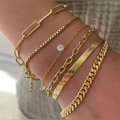 Gold Bracelets Stacked, Luxe Jewelry, Jewelry Accessories Ideas, Gold Bracelets, Jewelry Essentials, Classy Jewelry, Stacked Jewelry, Jewelry Lookbook, Layered Jewelry