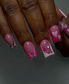 Nails Acrylic For Winter, Dipped Nails Ideas Pink, Pink Cute Nails Acrylic, Short Acrylic Nails Winter Designs, Christmas Nails Short Square Acrylic, Easy Short Nails Design, Winter Nails 2024 Short, Nails Inspired Short, Simple Fun Nail Art