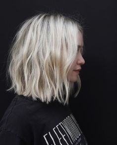 re.FRESH - Anh Co Tran Wavy Bob Hairstyles, Penteado Cabelo Curto, Brown Blonde Hair, Short Blonde Hair, Medium Hair Cuts, Hair Envy, Grunge Hair, Medium Length Hair Cuts, Blonde Hair Color