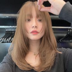 Slide Layer Haircut, Light Hair Color Ideas, Korea Hair Color, Korean Wavy Hair, Flowy Hair, Hair Color Blonde, Hair Color Underneath