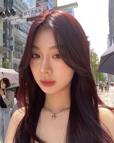 Cherry Brown Hair, Pelo Color Vino, Cherry Hair Colors, Red Hair Color Ideas, Wine Hair Color, Wine Red Hair, Hair Color Underneath, Red Hair Inspo, Wine Hair