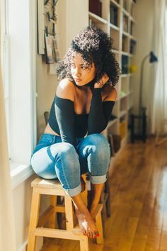 Black Woman Photoshoot Ideas, Mode Poses, 인물 사진, Curly Girl, Model Poses, Curly Hair Styles Naturally, Black Is Beautiful, Photoshoot Ideas