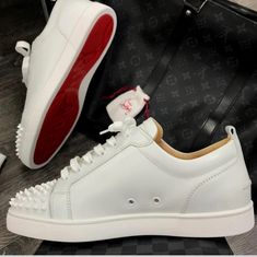 Christian Louboutin Sneakers, Fashion Shoes Heels, Casual Chic Outfit, Red Bottoms, Buy Shoes, Adidas Yeezy, Louboutin Shoes, Shoe Game