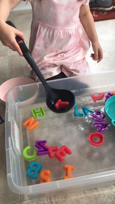 Alphabet Soup Recipe, Uppfostra Barn, Easy Toddler Activities, Baby Play Activities, Montessori Toddler Activities, Kindergarten Learning Activities, Baby Learning Activities, Learning Worksheets, Alphabet Activities Preschool