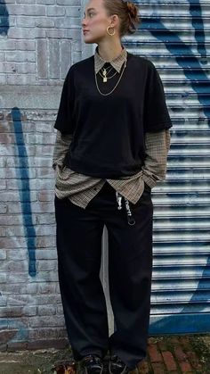 Stay stylish with our fashion outfits and outfit inspiration! Get the latest fashion trends and style ideas. Femmasc Outfit, Alternative Masc Outfits, Soft Butch Fashion, Long T Shirt Outfit, Masc Streetwear, Masc Fashion Women, Fem Masculine Outfits, Ways To Style Black Jeans, Futch Fashion