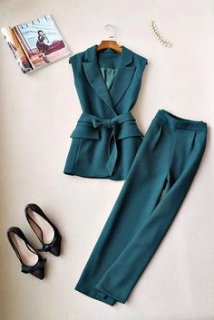 Suits Office, Elegant Vest, Slim Vest, Design Moda, Sleeveless Suit, Ladies Blazer, Chique Outfits, Fashion Office, Pants Suit