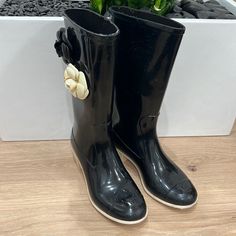 Chanel High Rain Camelia Boots 38 In Great Condition Black Ankle Rain Boots With Rubber Sole, Shoes Chanel, Chanel Black, Chanel Shoes, Boots Black, High Boots, Boots Booties, Black Boots, Bootie Boots