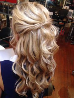 Classy Curls, Party Makeup Ideas, Updo For Long Hair, Mother Of The Bride Hairdos, Bride Hair Down, Mother Of The Groom Hairstyles, Half Up Wedding Hair, Beautiful Wedding Hair, Wedding Hair Half