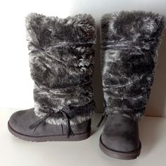 Very Cute Lirtle Girls Boots With Fur And Bow At Sides - Size 12...New New New!!! Bought These Boots For My Daughter, But She Never Got To Wore Them... New New New!!! The Color Is Grey These Boots Measures Up To Knees Or Below The Knees... Fur Trim Boots, Cute Boots Fur, Vintage Fur Boots, Fur Boots Purple, Ariat Cowboy Boots, Winter Lace-up Boots With Faux Fur Trim, Yellow Rain Boots, Girls Ugg Boots, Boots With Fur