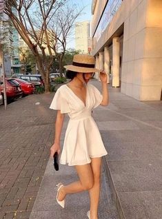 White Homecoming Dresses, Blazer Outfit, Dress Chiffon, Winter Trends, Homecoming Dresses Short, Inspired Outfits, 가을 패션, Dresses Short, Homecoming Dress