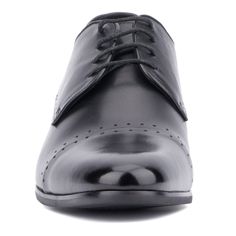 The definition of classic. This dress shoe features a fold over captoe for a clean look. Its perforation holes add to the elegant style and keep details to a minimum. Casual Oxford Shoes, New York Mens, Dress Loafers, Oxford Dress Shoes, Closed Toe Shoes, Oxford Dress, Suede Dress, Black Ballet Flats, Casual Loafers