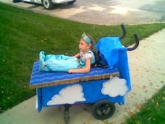 Family Builds Amazing Halloween Costumes Around 12-Year-Old's Wheelchair (PHOTOS) Wheelchair Decorations, Wheelchair Halloween Costumes, Wheelchair Accessible Vans, Aladdin Costume, Amazing Halloween Costumes, Wayfair Living Room Chairs, Flying Carpet, Book Week Costume