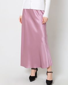 Product: 22 Momme 100% Silk Bias Cut Maxi Skirt Details: This skirt will feel at most comfortable and polished on your skin. Perfect for any occasion. SIZE: CM / INCH SIZE Waist Hips Length XXS 58 / 22.83" 89 / 35.04" 90 / 35.43" XS 62 / 24.41" 94 / 37.01" 91 / 35.83" S 66 / 25.98" 99 / 38.98" 92 / 36.22 M 70 / 27.56" 104 / 40.94" 93 / 36.61" L 76 / 29.92" 110 / 43.31" 94 / 37.01" XL 82 / 32.28" 117 / 46.06" 95 / 37.4" Feminine Solid Color Skirt, Feminine Long Skirt In Solid Color, Feminine Solid Color Long Skirt, Feminine Solid Color Midi Skirt, Long Skirt For Wedding, Skirt For Wedding, How To Wash Silk, Long Midi Skirt, Skirt Details