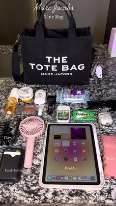 Marc Jacobs Tote Bag Accessories, Marc Jacobs Bookbag, What To Keep In Your Bag For School, Overnight Bag Essentials Sleepover, Things To Always Have In Your Purse, Things To Carry In Your Purse, Overnight Bag Essentials Boyfriend, What To Have In Your Purse, Stuff To Put In Your Purse