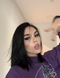 Short Dark Hair, Maggie Lindemann, Halloween Makeup Looks, Grunge Hair, Hairstyles For School, Dark Hair, Aesthetic Girl, Lany, Dyed Hair