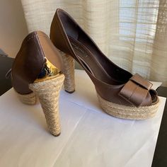 Louis Vuitton Espadrille Brown Satin Open-Toe Pumps. 10" Long From Tip To Tip Following Slope. 4.75" Heel Height. 1.25" Toe Platform Thickness. Not So High After All Considering The Toe Platform. Made In Italy. Louis Vuitton Heels Brown, Shoes Louis Vuitton, Clog Heels, Brown Satin, Satin Pumps, Louis Vuitton Shoes, Shoes Women Heels, Open Toe, Clogs