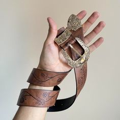 Vintage Style Brown American Western Floral Gold Boho Belt These Belts Are Unisex :)! Beautiful Design One Size Fits Most 1 W X 44l Brand New Murphy Brown, Boho Belt, Tooled Leather Belts, American Western, Vintage Leather Belts, Boho Belts, Casual Belt, White Belt, Western Belts