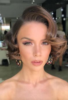 Glam Bob Wedding Hair, Vintage Waves Hair Short, Short Hair Evening Styles, Decades Dance, Cute Short Bob, Bob Pendek, Formal Updo, Blonde Dye, Vintage Curls