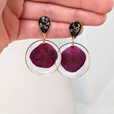 These large pressed flower earrings feature real black rose petals in resin. Set on a pear shaped stud with a black background and white Queen Anne's Lace flowers, these statement earrings are dramatic and gorgeous. Rose petals range from deep black-burgundy to a violet-black shade. Available in gold or silver and handmade with carefully preserved, selected, and encased flowers. Surprisingly lightweight! These earrings are made with hypoallergenic titanium pins that are implant-grade, and includ Pressed Flowers Resin, Queen Anne's Lace Flowers, Flowers Resin, Petal Earrings, Red Rose Petals, Queen Anne's Lace, Botanical Jewelry, Black Shade, Lace Flowers