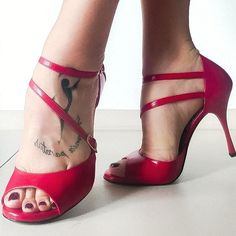 Tango Outfit, Tango Shoes, Italian Women, Leather High Heels, Tango, Shoe Collection, Red Leather, Nice Shoes, Memory Foam