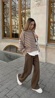 Haircare Tips, Mode Zara, Brown Trousers, Neue Outfits, Looks Street Style, Trendy Fall Outfits, Brown Pants, 가을 패션