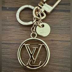 Louis Vuitton Porte Lv Facet Key Holder (M68000) Authentic About 4 Inches Long Louis Vuitton Accessories, Key Card Holder, Key Holder, Card Holders, Road Trip, Louis Vuitton, Women Accessories, Key, Road