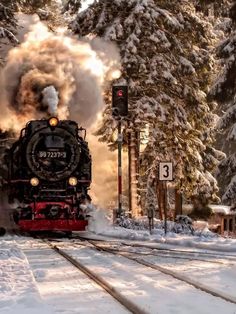 Jing Y Jang, Steam Trains Photography, Best Winter Vacations, Train Wallpaper, Reflection Photos, Christmas Scenery, Magical Winter, Winter Destinations