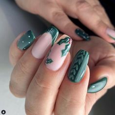 Get Festive and Fabulous with These 45 Green Christmas Nail Designs Christmas Nails 2023 Trends, Green Christmas Nails, Nails 2023 Trends, Christmas Nails 2023, Chic Minimalist Style, Christmas Nail Ideas, December Nails, Festive Nail Art, Dry Winter Skin