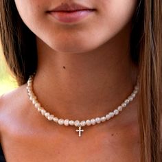 ♥Pearls Choker With Tiny Cross Pendant-Natural Freshwater Pearl Necklace-Gothic Necklace-Bridesmaid Gift For Her. This Custom Natural Freshwater Real Pearl comes with a sterling silver 925 cross pendant. The Custom pendant makes this pearl choker unique and can be worn with more necklaces for your choice. ♥ S I Z E  &  M A T E R I A LS: ★ STYLE: Pearl Necklace With Tiny Cross Pendant ★ MATERIALS: Sterling Silver 925, Freshwater Pearls ★ PENDANT SIZE: 12mm x 9mm / 0.47" x 0.35" ★ THICKNESS: 1.2mm Cross Beaded Necklace, Style Pearl Necklace, Pearls Choker, Cross Choker Necklace, Cross Choker, Custom Pendant, Gothic Cross, Necklace Gothic, Tiny Cross