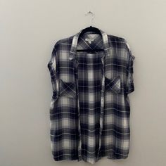 Nwot!! Insanely Soft And Comfy Flannel With Cap Sleeves That Kinda Fall Like Short Sleeves If You Wear It Oversized. Two Front Pockets Black Satin Shirt, Short Sleeve Flannel, Gauze Shirt, Pink Flannel, Oversized Button Down Shirt, Womens Flannel Shirt, Blue And White Style, Flannel Women, Satin Shirt