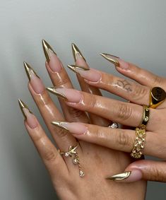 Almond Gold Nails, Neon Tips, Gold Stiletto Nails, Gold Chrome Nails, Sharp Nails, Acrylic Nail Set, Fancy Nails Designs, Casual Nails