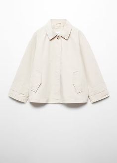 带盖口袋西装外套 - 女孩 | zh-CHS美国芒果儿童 Casual Office Tops With Flap Pockets, Cotton Outerwear With Pockets For Office, Casual Office Outerwear With Flap Pockets, Chic Tops With Fold Down Collar And Pockets, Beige Workwear Tops With Flap Pockets, Cotton Collared Outerwear For Office, Cotton Button-up Outerwear For Office, Classic Collar Outerwear For Work, Elegant Cotton Collared Outerwear