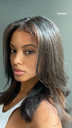 Framing Haircut Medium, Light Skin With Blue Eyes, Volume Curls Medium Hair, Flat Ironed Hair, Make Up Inspiration, Flat Iron Hair Styles, Baddie Hairstyles, Black Girls Hairstyles, Aesthetic Hair