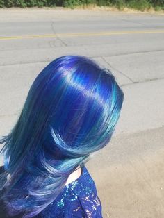 All Over Blue Hair Color, Dark Blue Hair Light Blue Highlights, Multi Blue Hair, Cute Hair Ideas Color, Dyed Hair On Curly Hair, Full Dyed Hair, Purple Roots Blue Hair, Blue Hair With Blue Highlights, Light And Dark Blue Hair