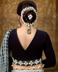 Blouse back Navratri Hairstyles Indian, Navratri Hairstyles, Saree Belts, Garba Outfit, Kutch Gujarat, Toddler Jumpsuit