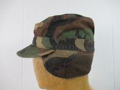 Vintage 1980s green cotton camouflage hat, U.S. Army hat. Has fold down ear and neck flap and stitched brim. Size small. Size 7. In very good condition. Hat With Ear Flaps, Camouflage Hat, Army Hat, Scandinavian Chairs, Camo Hat, Camo Hats, Military Hat, Hawaiian Dress, Ear Hats