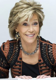 Jane Fonda Outfits, Jane Fonda Hairstyles, Spikey Short Hair, Short Spiky Hairstyles, Gorgeous Gray Hair, Film Premiere, What Do, Pixie Haircut For Thick Hair