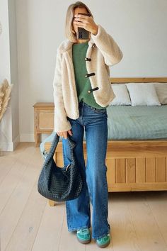 21 Stylish Wide-Leg Jeans Outfits You'll Want to Copy ASAP Straight Jeans Fall Outfit, Wide Leg Jeans For Petite Women, Women’s Fall Jeans Outfit, Cropped Jeans Outfit Winter, Ootd Wide Leg Jeans, Wide Leg Jeans With Sneakers, Wide Legged Jeans Outfit, Jeans Sneakers Outfit, Wide Leg Jeans Outfit Winter