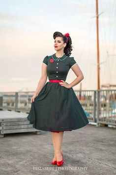 Mode Rockabilly, Vintage Outfits 50s, 50s Women, Vintage Outfits 90s, Rockabilly Girl, Robes Vintage