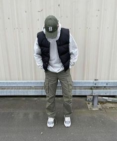 Green Cargo Pants Outfit, Cargo Pants Outfit Men, Vest Outfits Men, Pants Outfit Men, Trendy Boy Outfits, Cargo Pants Outfit, Mens Trendy Outfits, Street Style Outfits Men