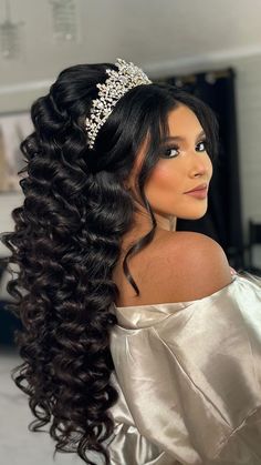 Quince Photoshoot Hairstyles, Hair Ideas Quinceanera, Quince Hair Styles Down, Mom Of The Quinceanera Hair, Quince Hair Tutorial, Mini Quinceanera Hairstyles, Big Quince Hair, Xv Makeup Ideas Natural, Quince Hairdos