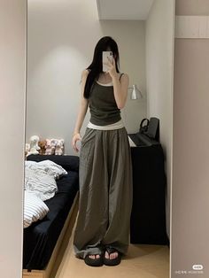 Acubi Style Outfits, Acubi Fashion Aesthetic, Acubi Fashion Outfit, Grunge Asian, Acubi Club, Acubi Style, Acubi Fashion, Street Style Outfits Casual, Minimalistic Outfits