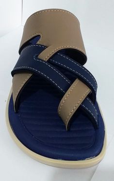 Palm Slippers, Casual Leather Sandals, Casual Shoes Women Sneakers, Mens Sandals Fashion, Gents Shoes, Leather Slippers For Men, Women Slippers Fashion, Trending Womens Shoes, Fashion Shoes Sandals